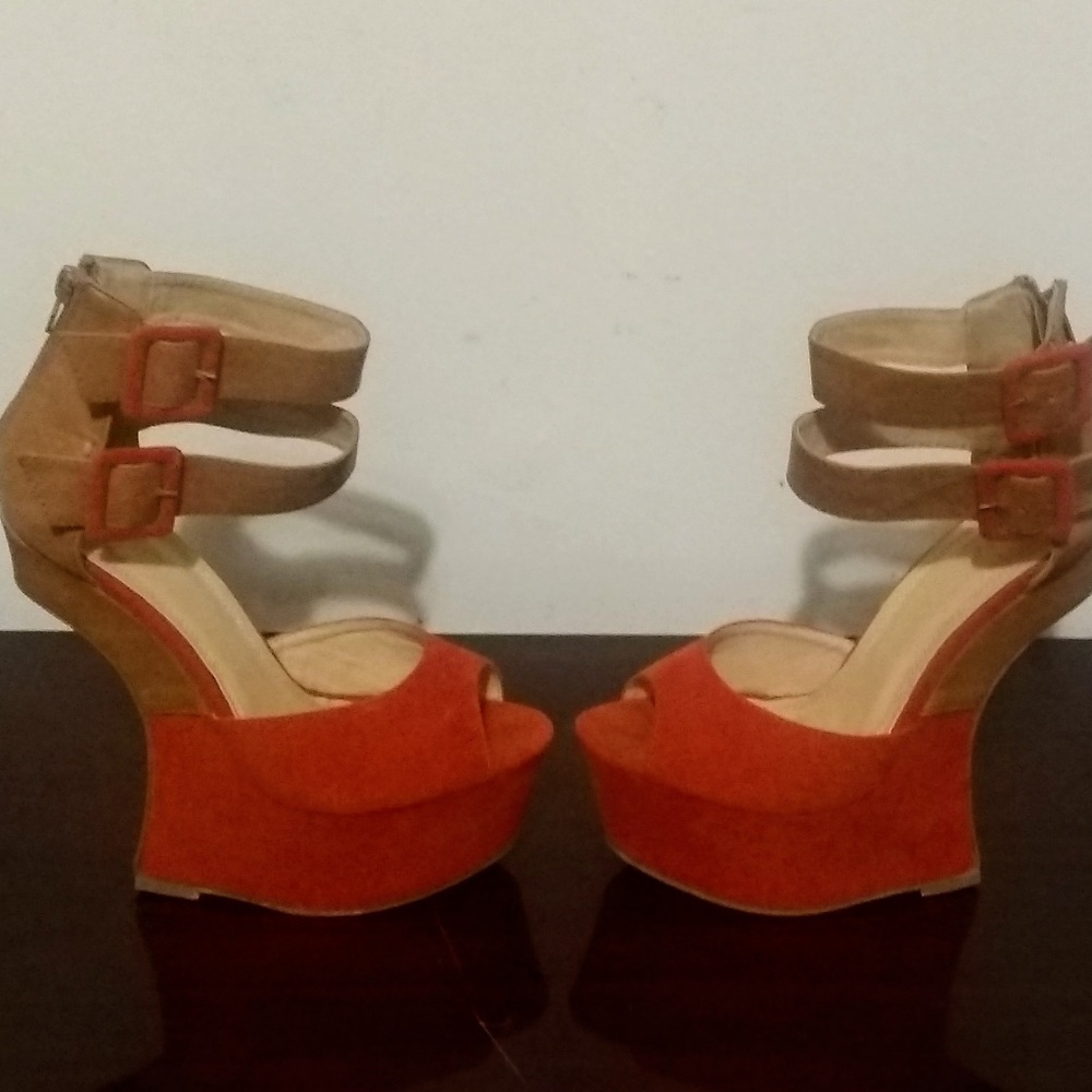 ***SOLD on eBay 11/20***LILIANA Heel Less Wedge